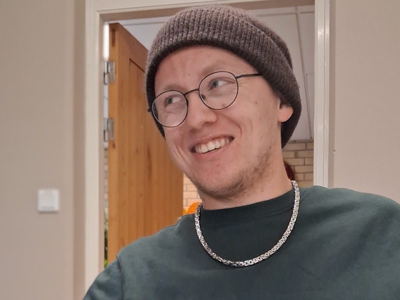 Oskar: Jag ville testa om jag kunde vara som de andra på skolan